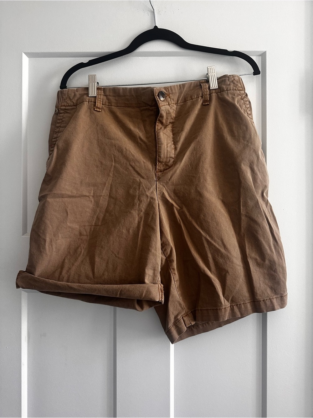 Old Navy Women’s OG Khaki Flat-Front Chino Shorts, size large